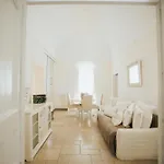 شقة Dimora Del Vicolo